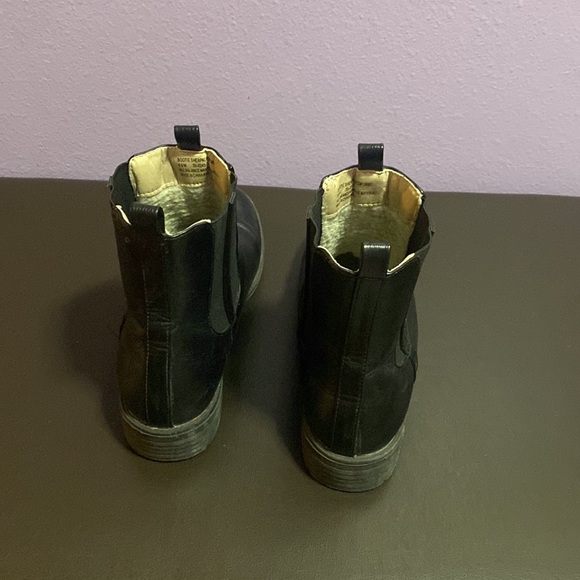 Black pull on ankle boots. Woman’s size 9.5M. Only worn a couple times. - Picture 4 of 4